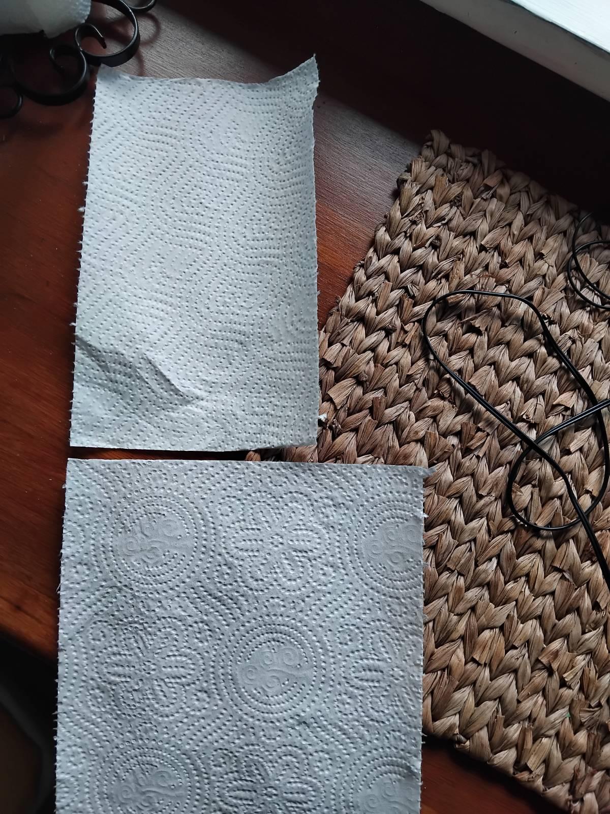 Two sheets of kitchen roll are lying on a worktop.

The top one is about 2/3 of the width of the bottom one.